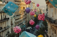 Σε ρυθμούς Μαρίνας Σάττι μέσα από τον κόσμο της Athens Surreal 