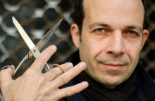 Αχιλλέας ΙΙΙ: Συνέντευξη με τον συγγραφέα για το νέο του βιβλίο «Τέλος Πάντων» που κυκλοφορεί από τις εκδόσεις Ίκαρος.