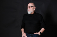 Γιάννης Κουρούδης: Συνέντευξη για το μουσικό έργο «57 Tempi», αφιερωμένο στους 57 νεκρούς του δυστυχήματος των Τεμπών.