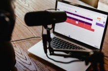 Αλλαγή γλώσσας και προφοράς των ηθοποιών για ψυχαγωγία προσιτή σε όλους