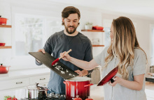 Κατσαρόλες με βιβλία: Στην κουζίνα με Μπουρνταίν, Μονταλμπάν και Καρβάλιο