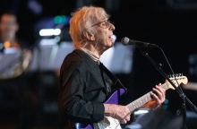 Ο John Cale αποκαλύπτει το νέο του άλμπουμ «POPtical Illusion»