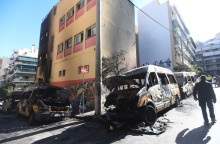 Καμένα σχολικά λεωφορεία έξω από σχολείο στου Ζωγράφου