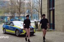 Γερμανοί αστυνομικοί διαμαρτύρονται για την έλλειψη στολών με βίντεο που τους δείχνει χωρίς... παντελόνια