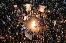 Ισραήλ: Μεγάλη κινητοποίηση εναντίον του πρωθυπουργού Νετανιάχου έπειτα από έξι μήνες πολέμου - Δεκάδες χιλιάδες διαδηλωτές.