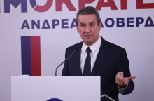 Ο Ανδρέας Λοβέρδος στο βήμα κατά τη διάρκεια ομιλίας του