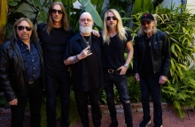 Judas Priest: Ο μπασίστας της μπάντας, Ian Hill, μιλάει στην Athens Voice για την ιστορία του γκρουπ, το νέο τους άλμπουμ, τo heavy metal και τη ζωή του.
