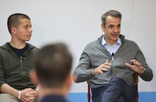 Ο Κ. Μητσοτάκης με μαθητές συζητά για το bullying στα σχολεία 