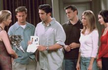 Σενάριο της σειράς «Friends» υπογεγραμμένο από τους πρωταγωνιστές της πωλείται σε δημοπρασία - Με στόχο τη συγκέντρωση πόρων για φιλανθρωπικούς σκοπούς