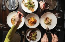  19 στέκια στη σκιά της Ακρόπολης