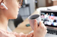 «Βία στο διαδίκτυο»: Πανελλήνια έρευνα σε 4.800 εφήβους - Το 49% έχει βιώσει βία στο διαδίκτυο ως παρατηρητής, το 13% έχει πέσει θύμα βίας στο διαδίκτυο.