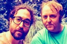 Οι γιοι ΜακΚάρτνεϊ και Λένον