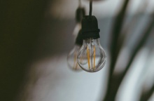 Λάμπα κρεμασμένη, αλλά σβηστεί