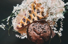 Γλυκά και λουλούδια