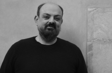 «Ο Κώδικας»: Ο Θοδωρής Πανάγος παρουσιάζει την άλλη must read πλευρά του