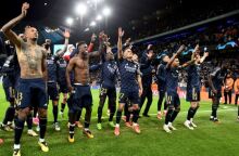 Οι παίκτες της Ρεάλ Μαδρίτης πανηγυρίζουν την πρόκριση στα ημιτελικά του Τσάμπιονς Λιγκ