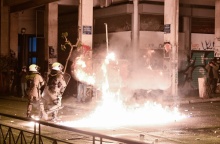 Μολότοφ κατά αστυνομικών στα Εξάρχεια