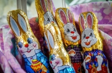 Κατάστημα με πασχαλινά είδη και σοκολατένια αβγά