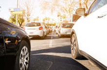 Κλείστε τα σχολεία και κάντε τα πάρκινγκ