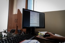 Η υποβολή φορολογικών δηλώσεων στην οθόνη υπολογιστή λογιστηρίου