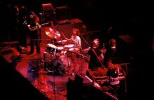 Σαν σήμερα 28 Απριλίου: Το 1973 οι Pink Floyd φτάνουν στην κορυφή του αμερικανικού Billboard με το «The Dark Side of the Moon».  