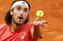 Στέφανος Τσιτσιπάς: Πρόωρος αποκλεισμός από το διεθνές τουρνουά τένις που διεξάγεται στη Μαδρίτη - Ηττήθηκε από τον Τιάγκο Μοντέιρο με 6-4, 6-4.