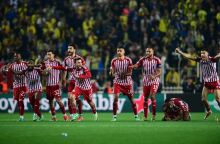 Οι παίκτες του Ολυμπιακού πανηγυρίζουν την πρόκριση επί της Φενέρμπαχτσε