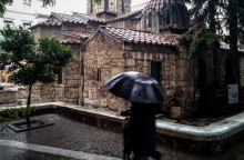 Καιρός: Σε ποιες περιοχές η Ανάσταση με ομπρέλες 