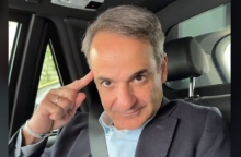 O Κυριάκος Μητσοτάκης στο TikTok: «Γατάκια. Εγώ γκαντέμης;»