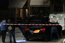 Το σημείο της δολοφονίας του 32χρονου στον Βύρωνα και το όχημα στο οποίο δέχθηκε τους πυροβολισμούς
