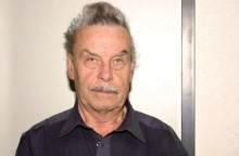 Ο αιμομίκτης βιαστής Γιόσεφ Φριτσλ μετά τη σύλληψή του