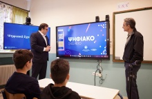 Ο Κυριάκος Μητσοτάκης και ο Κυριάκος Πιερρακάκης παρουσίασαν σε Γυμνάσιο με Λυκειακές Τάξεις στα Ριζώματα Ημαθίας το Ψηφιακό Σχολείο