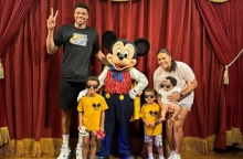 Αντετοκούνμπο: Πήγε στην Disneyland με την οικογένειά του 