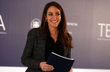 Δόμνα Μιχαηλίδου: Kαμία συζήτηση για αύξηση ορίων ηλικίας συνταξιοδότησης τονίζει σε συνέντευξή της η υπουργός Εργασίας και Κοινωνικής Ασφάλισης.