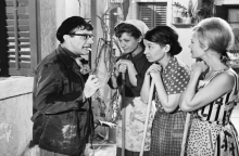 Σινεμά: Ο Γιώργος Φλωράκης γράφει για το βιβλίο «Μια ιστορία του ελληνικού κινηματογράφου» του Βρασίδα Καραλή (εκδόσεις Δώμα).