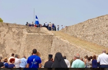 Την Λευκάδα επισκέφτηκε χθες η Υπουργός Πολιτισμού Λίνα Μενδώνη, αφενός για να εκπροσωπήσει την κυβέρνηση, στη μεγάλη γιορτή των Επτανήσων, την επέτειο της Ένωσής τους με την Ελλάδα