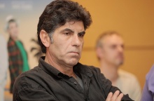 Γιάννης Μπέζος