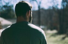 Τι είναι η γωνίωση πέους και πότε πρέπει να μας ανησυχεί