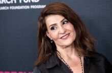 Η Νία Βαρντάλος