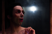 «Μάθε με να φεύγω» του Άκη Δήμου, σε σκηνοθεσία Γιάννη Σκουρλέτη, στο Bijoux de Kant Hood art space