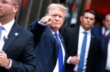 Ο πρώην πρόεδρος των ΗΠΑ, Ντόναλντ Τραμπ, καταδικάστηκε για 34 κατηγορίες