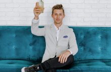 Αναζητείται πλούσιος με μάτια γαλανά 