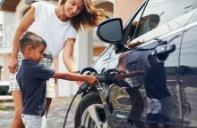 Κινούμαι Ηλεκτρικά 3: Αυξάνεται έως και τις 11.000 ευρώ η επιδότηση για φυσικά πρόσωπα - Τα ποσά, οι όροι και οι δικαιούχοι του προγράμματος