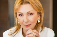 Μελίνα Τραυλού: «Η ναυτιλία των Ελλήνων ηγείται με πίστη και τιμή στη ναυτοσύνη μας»