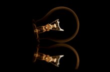 Αναμμένη λάμπα