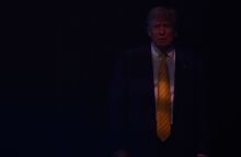 Τραμπ: Επέστρεψε στις προεκλογικές ομιλίες με επίθεση κατά Μπάιντεν