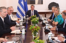 Μητσοτάκης με τους νέους ευρωβουλευτές της ΝΔ στο Μαξίμου