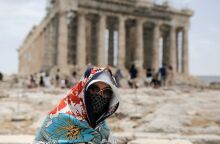 Καύσωνας στην Ελλάδα: Φωτογραφίες από το κέντρο της Αθήνας και της Θεσσαλονίκης - Κορυφώνεται το κύμα ζέστης - Η καθημερινότητα με τον υδράργυρο στα ύψη.