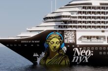 O Sake ζωγράφισε τη Θεά της Νύχτας στο κρουαζιερόπλοιο NEO NYX - Τα έργα του street artist Ιωάννη Καραμπέτσου ταξιδεύουν από τους δρόμους της Αθήνας στη θάλασσα