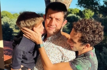 Μιχάλης Οικονόμου: Παντρεύτηκε τον σύντροφό του Γιώργο Μακρή 